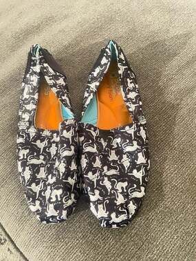 Skechers BOBS Women's Plush Yoga Cat Print Slip-On Flats Black Size 10